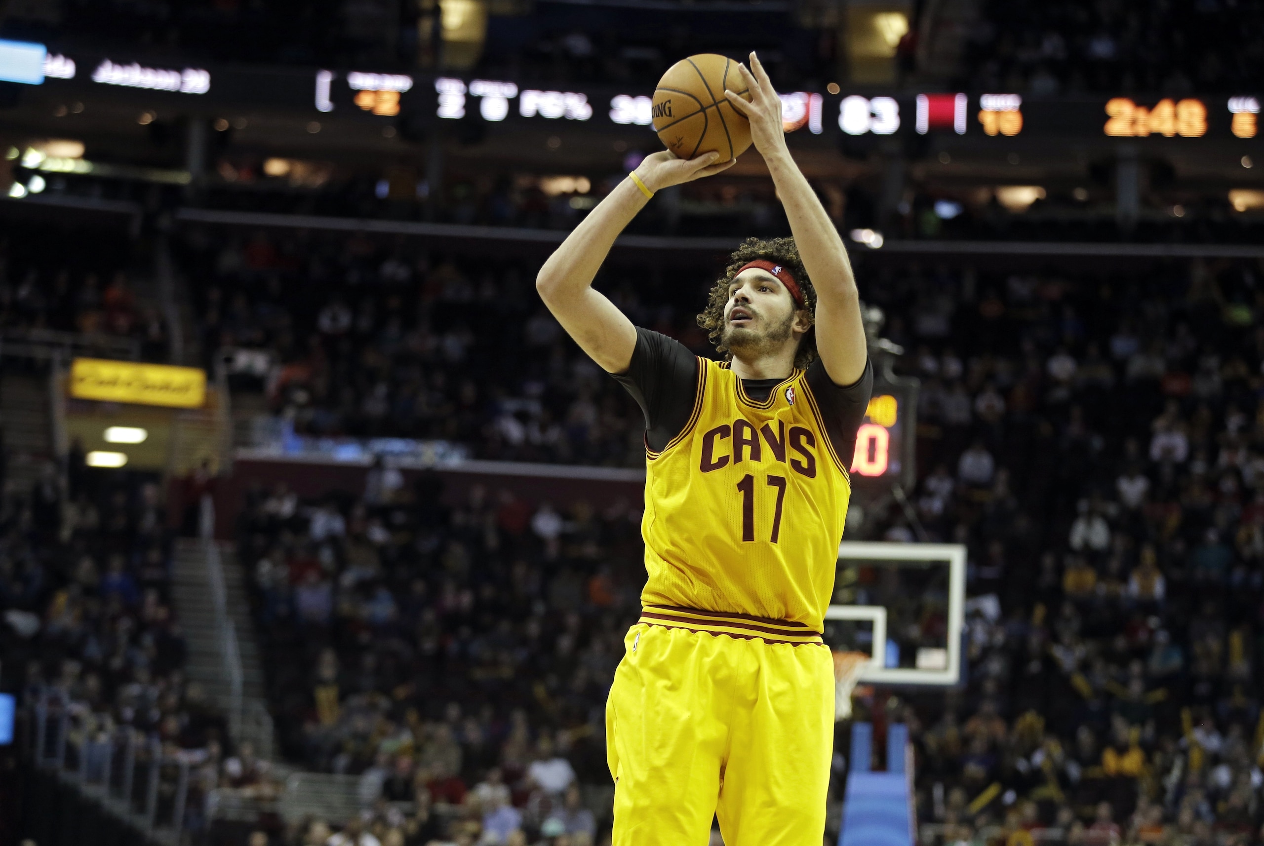 Cleveland Cavaliers' Anderson Varejao, from Brazil, shoots against the Memphis Grizzlies in an NBA basketball game Sunday, Feb. 9, 2014, in Cleveland. (AP Photo/Mark Duncan)