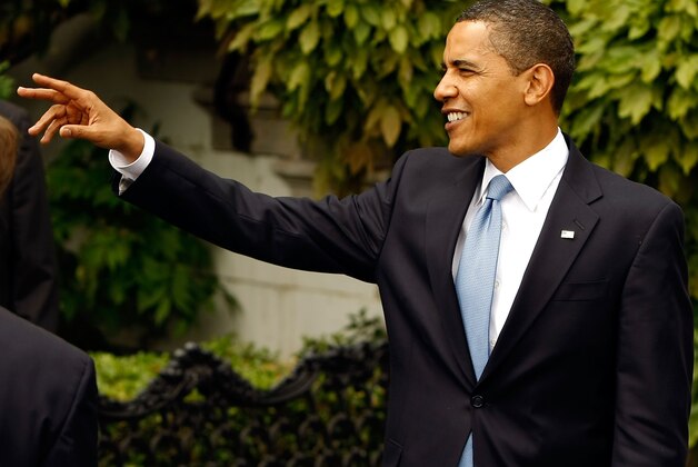 WASHINGTON - MAY 11:  U.S. President Barack Obama waves goodbye to guests after welcoming members of the University of North Carolina men's basketball team to the White House May 11, 2009 in Washington, DC. The North Carolina Tar Heels are the 2009 National Collegiate Athletic Association (NCAA) Division I national champions. A basketball fan, Obama picked the Tar Heels to win in his March Madness bracket.  (Photo by Chip Somodevilla/Getty Images)