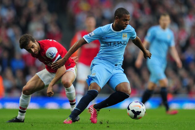 LONDON, ENGLAND - MARCH 29:  Fernandinho of Manchester City and Mathieu Flamini of Arsenal compete for the ball during the Barclays Premier League match between Arsenal and Manchester City at Emirates Stadium on March 29, 2014 in London, England.  (Photo by Shaun Botterill/Getty Images)