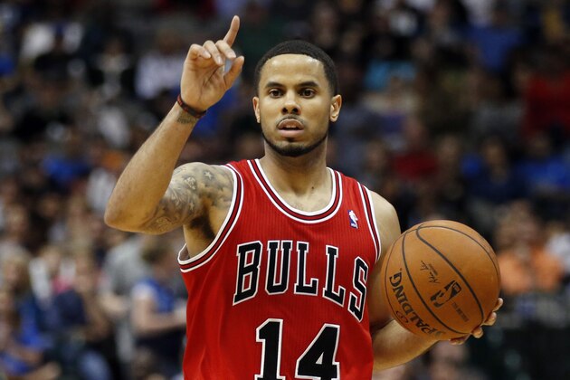Chicago Bulls guard D.J. Augustin (14) signals teammates during the second half of an NBA basketball game against the Dallas Mavericks Friday, Feb. 28, 2014, in Dallas. Chicago won 100-91. (AP Photo/John F. Rhodes)