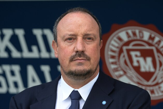 VERONA, ITALY - JANUARY 12:  Head coach  of Napoli Rafa Benitez looks on during the Serie A match between Hellas Verona FC and SSC Napoli at Stadio Marc'Antonio Bentegodi on January 12, 2014 in Verona, Italy.  (Photo by Dino Panato/Getty Images)