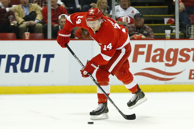 Detroit Red Wings center Gustav Nyquist (14), of Sweden, shoots against the Toronto Maple Leafs in the second period of an NHL hockey game in Detroit, Tuesday, March 18, 2014. (AP Photo/Paul Sancya)