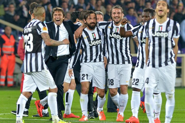 Juventus coach Antonio Conte, second from left, celebrates wit his players  at the end of an  Europa League, round of 16, return-leg soccer  match between Fiorentina and Juventus at the Artemio Franchi stadium in Florence, Italy, Thursday, March 20, 2014. Juventus won 1-0. (AP Photo/ Massimo Pinca)