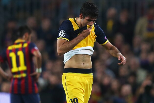 BARCELONA, SPAIN - APRIL 01:  Diego Costa of Club Atletico de Madrid leaves the field injured during the UEFA Champions League Quarter Final first leg match between FC Barcelona and Club Atletico de Madrid at Camp Nou on April 1, 2014 in Barcelona, Spain.  (Photo by Clive Rose/Getty Images)