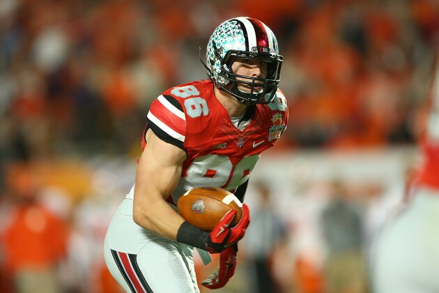 MIAMI GARDENS, FL - JANUARY 03: Jeff Heuerman #86 of the Ohio State Buckeyes runs with the ball for a touchdown in the second quarter against the Clemson Tigers during the Discover Orange Bowl at Sun Life Stadium on January 3, 2014 in Miami Gardens, Florida.  (Photo by Mike Ehrmann/Getty Images)