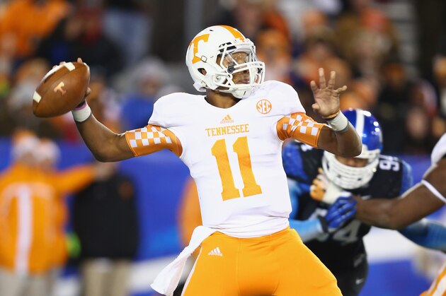 LEXINGTON, KY - NOVEMBER 30:  Joshua Dobbs #11 of the Tennessee Volunteers throws a pass during the game against the Kentucky Wildcats at Commonwealth Stadium on November 30, 2013 in Lexington, Kentucky.  (Photo by Andy Lyons/Getty Images)