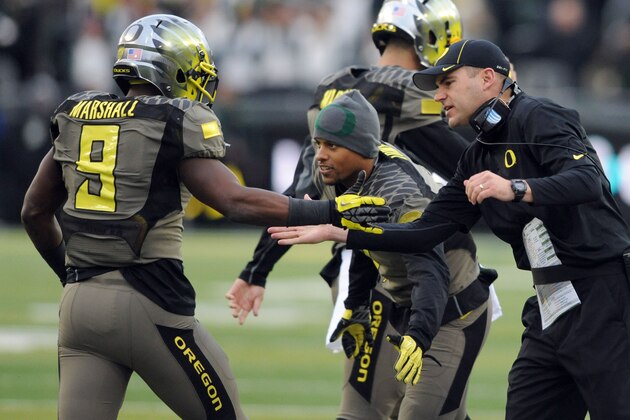 EUGENE, OR - NOVEMBER 16: Running back Byron Marshall #9 of the Oregon Ducks is greeted on the sidelines by head coach Mark Helfrich after scoring a touchdown during the third quarter of the game against the Utah Utes at Autzen Stadium on November 16, 2013 in Eugene, Oregon. (Photo by Steve Dykes/Getty Images)