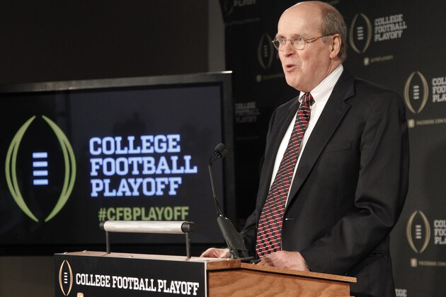 Bowl Championship Series Executive Director Bill Hancock announces the 13 members of the College Football Playoff committee during a news conference, Wednesday, Oct. 16, 2013, in Irving, Texas. Former Secretary of State Rice, former Nebraska coach Tom Osborne and College Football Hall of Fame quarterback Archie Manning are among the 13 people who will be part of the College Football Playoff selection committee in 2014. (AP Photo/Tony Gutierrez)