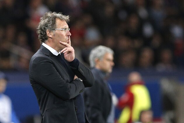 PSG's coach Laurent Blanc, left, stands on the touchline alongside Chelsea's manager Jose Mourinho during the Champions League quarterfinal first leg soccer match between PSG and Chelsea, at the Parc des Princes stadium, in Paris, Wednesday, April 2, 2014. (AP Photo/Christophe Ena)