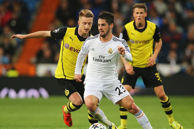 MADRID, SPAIN - APRIL 02:  Isco of Real Madrid is closed down by Marco Reus (L) of Borussia Dortmund during the UEFA Champions League Quarter Final first leg match between Real Madrid and Borussia Dortmund at Estadio Santiago Bernabeu on April 2, 2014 in Madrid, Spain.  (Photo by Clive Rose/Getty Images)