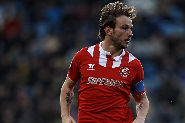 VILLARREAL, SPAIN - DECEMBER 21:  Ivan Rakitic of Sevilla runs with the ball during the La Liga match between Villarreal CF and Sevilla FC at El Madrigal on December 21, 2013 in Villarreal, Spain.  (Photo by Manuel Queimadelos Alonso/Getty Images)