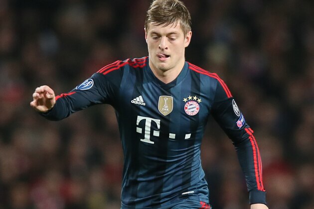 Bayern's Toni Kroos takes the ball forward during a Champions League, round of 16, first leg soccer match between Arsenal and Bayern Munich at the Emirates stadium in London, Wednesday, Feb. 19, 2014 .(AP Photo/Alastair Grant)