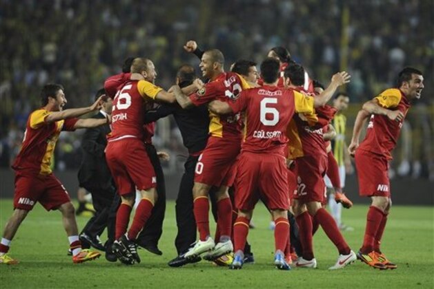 Galatasaray players celebrate after their soccer derby match against Fenerbahce in Istanbul, Turkey, Saturday, May 12, 2012.  One fan was reportedly stabbed after Galatasaray's Turkish league championship triggered violence at the goalless derby match with Fenerbahce and across the country on Saturday. (AP Photo)