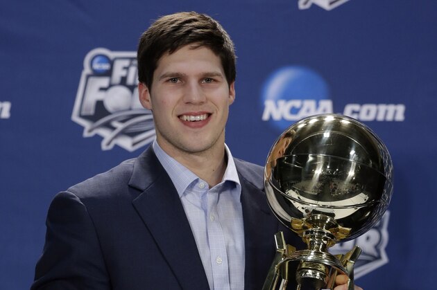 Creighton's Doug McDermott holds up his AP College Basketball Player of the Year trophy at a news conference Thursday, April 3, 2014, in Dallas. (AP Photo/David J. Phillip)