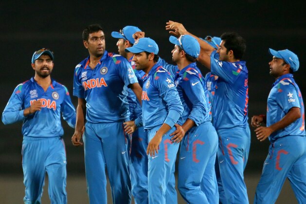 DHAKA, BANGLADESH - MARCH 30:  Ravichandran Ashwin is congratulated by his teammates after dismissing David Warner of Australia during the ICC World Twenty20 Bangladesh 2014 match between India v Australia at Sher-e-Bangla Mirpur Stadium on March 30, 2014 in Dhaka, Bangladesh.  (Photo by Scott Barbour/Getty Images)