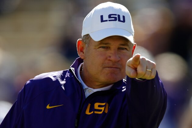 BATON ROUGE, LA - NOVEMBER 29:  Head coach Les Miles of the LSU Tigers reacts during pre game before playing the Arkansas Razorbacks at Tiger Stadium on November 29, 2013 in Baton Rouge, Louisiana.  (Photo by Chris Graythen/Getty Images)