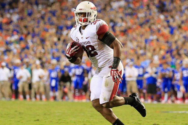 GAINESVILLE, FL - OCTOBER 05:  Jonathan Williams #32 of the Arkansas Razorbacks runs for yardage during the game against the Florida Gators at Ben Hill Griffin Stadium on October 5, 2013 in Gainesville, Florida.  (Photo by Sam Greenwood/Getty Images)
