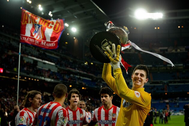 MADRID, SPAIN - MAY 17: Goalkeeper Thibaut Courtois holds the trophy in celebration after the Copa del Rey Final match between Real Madrid CF and Club Atletico de Madrid at Estadio Santiago Bernabeu on May 17, 2013 in Madrid, Spain. (Photo by Gonzalo Arroyo/ Getty Images)  (Photo by Gonzalo Arroyo Moreno/Getty Images)