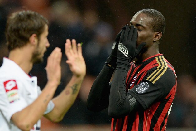 MILAN, ITALY - NOVEMBER 23:  Mario Balotelli of AC Milan dejected during the Serie A match between AC Milan and Genoa CFC at Stadio Giuseppe Meazza on November 23, 2013 in Milan, Italy.  (Photo by Claudio Villa/Getty Images)