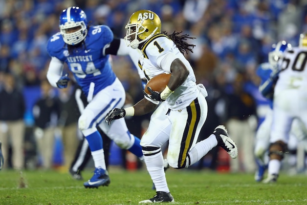 LEXINGTON, KY - NOVEMBER 02:  Isaiah Crowell #1 of the Alabama State Hornets runs with the ball during the game against the Kentucky Wildcats at Commonwealth Stadium on November 2, 2013 in Lexington, Kentucky.  (Photo by Andy Lyons/Getty Images)