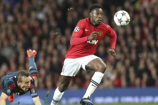 Bayern's Rafinha, left, fails to stop Manchester United's Danny Welbeck during the Champions League quarterfinal first leg soccer match between Manchester United and Bayern Munich at Old Trafford Stadium, Manchester, England, Tuesday, April 1, 2014.(AP Photo/Jon Super)