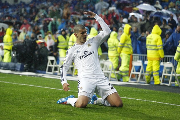 Real's Alvaro Morata celebrates his goal during a Spanish La Liga soccer match between Real Madrid and Rayo Vallecano at the Santiago Bernabeu stadium in Madrid, Spain, Saturday, March 29, 2014. (AP Photo/Andres Kudacki)