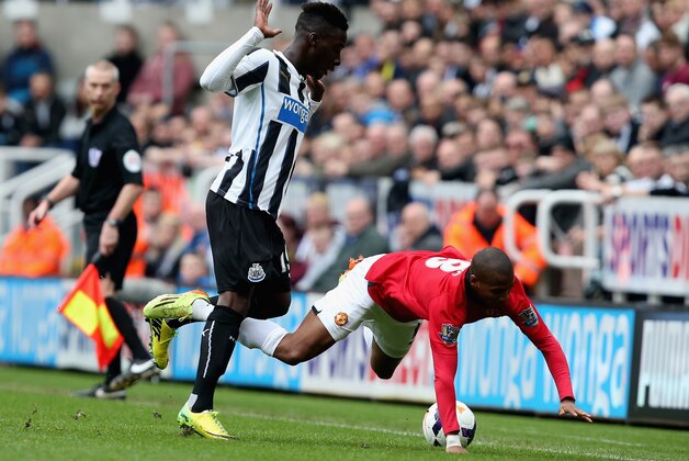 NEWCASTLE UPON TYNE, ENGLAND - APRIL 05: Massadio Haidara of Newcastle United and Ashley Young of Manchester United battle for the ball during the Barclays Premier League match between Newcastle United and Manchester United at St James' Park on April 5, 2014 in Newcastle upon Tyne, England. (Photo by Jan Kruger/Getty Images) NEWCASTLE UPON TYNE, ENGLAND - APRIL 05: Massadio Haidara of Newcastle United and Ashley Young of Manchester United battle for the ball during the Barclays Premier League match between Newcastle United and Manchester United at St James' Park on April 5, 2014 in Newcastle upon Tyne, England. (Photo by Jan Kruger/Getty Images)