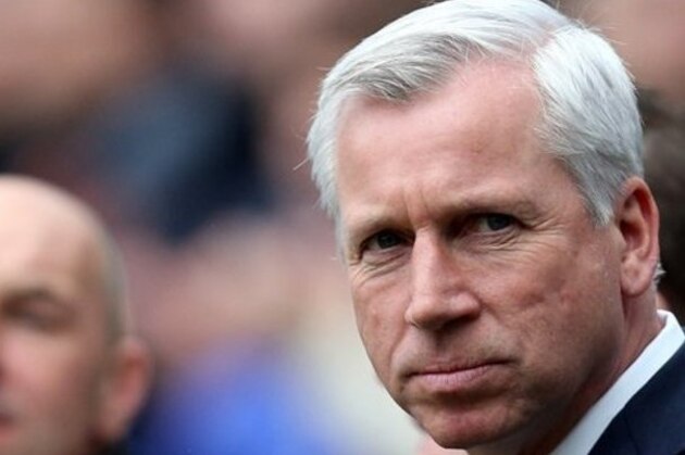 Newcastle United's manager Alan Pardew looks on ahead of their English Premier League soccer match against Aston Villa at St James' Park, Newcastle, England, Sunday, Feb. 23, 2014. (AP Photo/Scott Heppell)