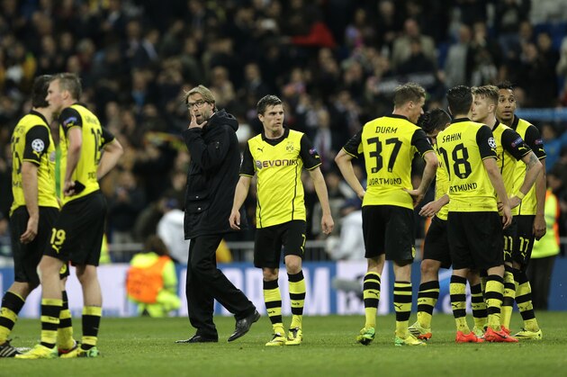Dortmund head coach Juergen Klopp, 3rd left walks between his players at the end of a Champions League quarterfinal first leg soccer match between Real Madrid and Borussia Dortmund at the Santiago Bernabeu   stadium in Madrid, Spain, Wednesday April 2, 2014. (AP Photo/Paul White)