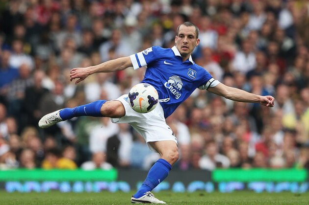 LONDON, ENGLAND - MARCH 30: Leon Osman of Everton in action during the Barclays Premier League match between Fulham and Everton at Craven Cottage on March 30, 2014 in London, England.  (Photo by Scott Heavey/Getty Images)