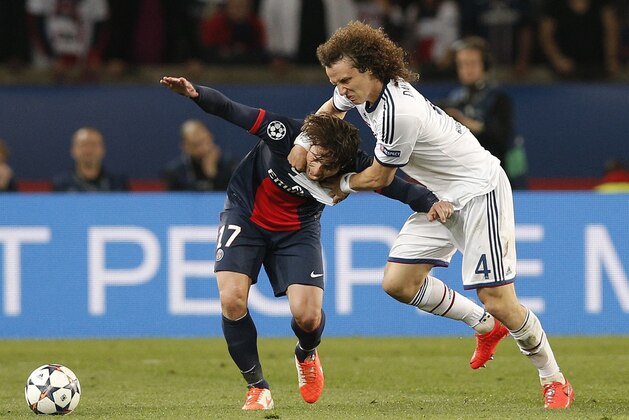 Chelsea's David Luiz, right, challenges PSG's Maxwell during the Champions League quarterfinal first leg soccer match between PSG and Chelsea, at the Parc des Princes stadium, in Paris, Wednesday, April 2, 2014. (AP Photo/Christophe Ena)