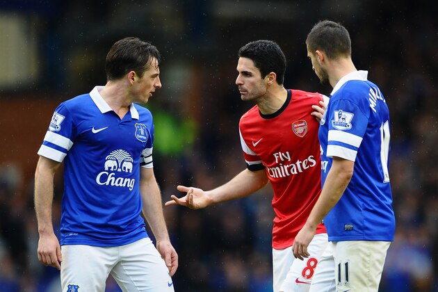 LIVERPOOL, ENGLAND - APRIL 06:  Mikel Arteta of Arsenal clashes with Leighton Baines of Everton during the Barclays Premier League match between Everton and Arsenal at Goodison Park on April 6, 2014 in Liverpool, England.  (Photo by Laurence Griffiths/Getty Images)