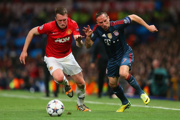 MANCHESTER, ENGLAND - APRIL 01: Phil Jones of Manchester United and Franck Ribery of Bayern Muenchen compete for the ball during the UEFA Champions League Quarter Final first leg match between Manchester United and FC Bayern Muenchen at Old Trafford on April 1, 2014 in Manchester, England. (Photo by Alex Livesey/Getty Images) MANCHESTER, ENGLAND - APRIL 01: Phil Jones of Manchester United and Franck Ribery of Bayern Muenchen compete for the ball during the UEFA Champions League Quarter Final first leg match between Manchester United and FC Bayern Muenchen at Old Trafford on April 1, 2014 in Manchester, England. (Photo by Alex Livesey/Getty Images)