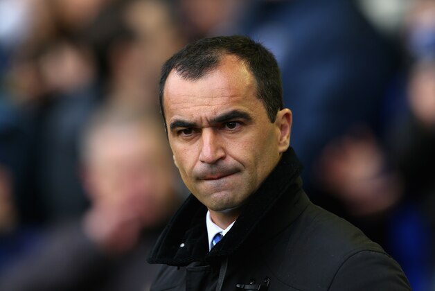 LIVERPOOL, ENGLAND - APRIL 06:  Everton Manager Roberto Martinez looks on during the Barclays Premier League match between Everton and Arsenal at Goodison Park on April 6, 2014 in Liverpool, England.  (Photo by Alex Livesey/Getty Images)