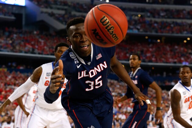 ARLINGTON, TX - APRIL 05: Amida Brimah #35 of the Connecticut Huskies goes for a loose ball against the Florida Gators during the NCAA Men's Final Four Semifinal at AT&T Stadium on April 5, 2014 in Arlington, Texas.  (Photo by Tom Pennington/Getty Images)