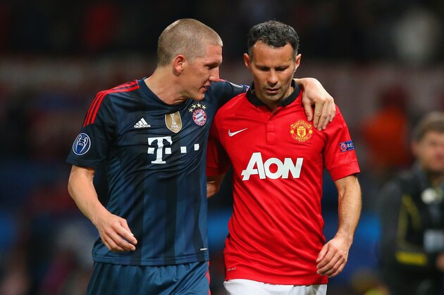 MANCHESTER, ENGLAND - APRIL 01:  Bastian Schweinsteiger of Bayern Muenchen and Ryan Giggs of Manchester United walk in at half time during the UEFA Champions League Quarter Final first leg match between Manchester United and FC Bayern Muenchen at Old Trafford on April 1, 2014 in Manchester, England.  (Photo by Alex Livesey/Getty Images)