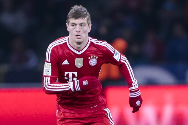 Bayern's Toni Kroos plays the ball during the first division Bundesliga soccer match between Hertha BSC and FC Bayern Munich in Berlin, Tuesday, March 25, 2014. (AP Photo/Markus Schreiber)