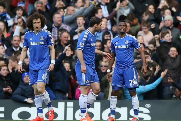 Chelsea's Samuel Eto'o, right, celebrates after scoring his sides opening goal during their English Premier League soccer match between Chelsea and Arsenal at Stamford Bridge stadium in London, Saturday, March 22,  2014. (AP Photo/Alastair Grant)