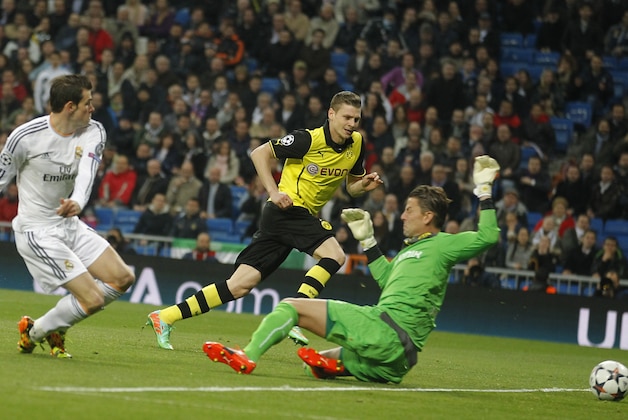 Real's Gareth Bale scores the opening goal beating Dortmund goalkeeper Roman Weidenfeller next to Dortmund's Lukasz Piszczek during a Champions League quarterfinal first leg soccer match between Real Madrid and Borussia Dortmund at the Santiago Bernabeu stadium in Madrid, Spain, Wednesday April 2, 2014. (AP Photo/Paul White) Real's Gareth Bale scores the opening goal beating Dortmund goalkeeper Roman Weidenfeller next to Dortmund's Lukasz Piszczek during a Champions League quarterfinal first leg soccer match between Real Madrid and Borussia Dortmund at the Santiago Bernabeu stadium in Madrid, Spain, Wednesday April 2, 2014. (AP Photo/Paul White)