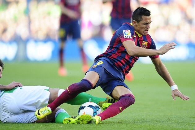 FC Barcelona's Alexis Sanchez, right, duels for the ball against Betis's Alvaro Vadillo during a Spanish La Liga soccer match at the Camp Nou stadium in Barcelona, Spain, Saturday, April 5, 2014. (AP Photo/Manu Fernandez)