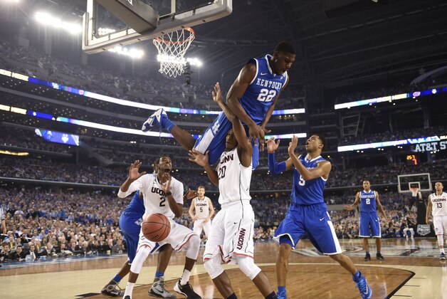 Connecticut guard Ryan Boatright, left, fights for a loose ball with Kentucky guard Aaron Harrison during the second half of the NCAA Final Four tournament college basketball championship game Monday, April 7, 2014, in Arlington, Texas. (AP Photo/David J. Phillip)