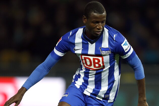 Berlin's Adrian Ramos of Colombia plays the ball during the German first division Bundesliga soccer match between Hertha BSC and FC Schalke 04 in Berlin, Germany, Saturday, Nov. 2, 2013. Schalke defeated Berlin by 2-0. (AP Photo/Michael Sohn)