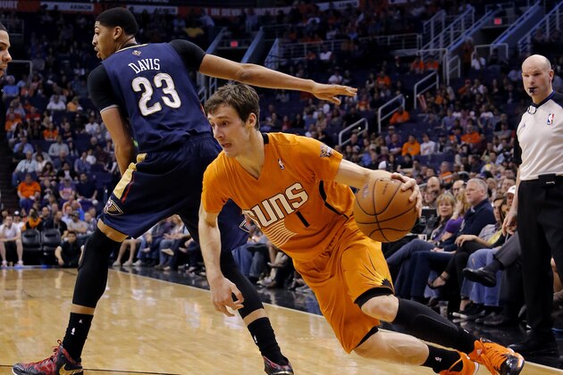 Phoenix Suns' Goran Dragic (1), of Slovenia, drives past New Orleans Pelicans' Anthony Davis during the second half of an NBA basketball game, Friday, Feb. 28, 2014, in Phoenix. The Suns won 116-104.(AP Photo/Matt York)
