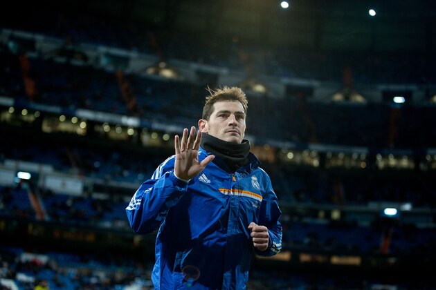 MADRID, SPAIN - FEBRUARY 08: Goalkeeper Iker Casillas of Real Madrid CF greets the audience as he leaves the pitch after his warming up prior to start the La Liga match between Real Madrid CF and Villarreal CF at Estadio Santiago Bernabeu on February 8, 2014 in Madrid, Spain. (Photo by Gonzalo Arroyo Moreno/Getty Images) MADRID, SPAIN - FEBRUARY 08: Goalkeeper Iker Casillas of Real Madrid CF greets the audience as he leaves the pitch after his warming up prior to start the La Liga match between Real Madrid CF and Villarreal CF at Estadio Santiago Bernabeu on February 8, 2014 in Madrid, Spain. (Photo by Gonzalo Arroyo Moreno/Getty Images)