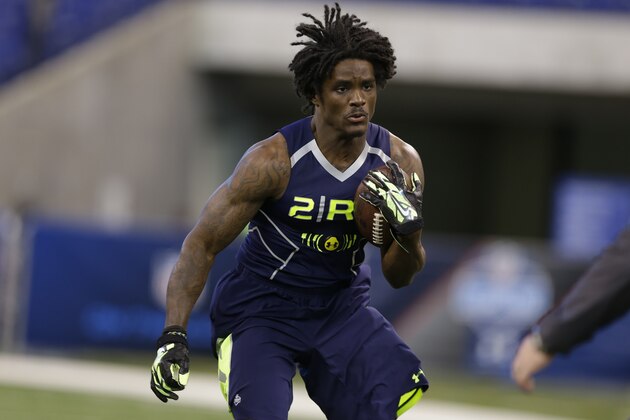 Kent State running back Dri Archer runs a drill at the NFL football scouting combine in Indianapolis, Sunday, Feb. 23, 2014. (AP Photo/Michael Conroy)