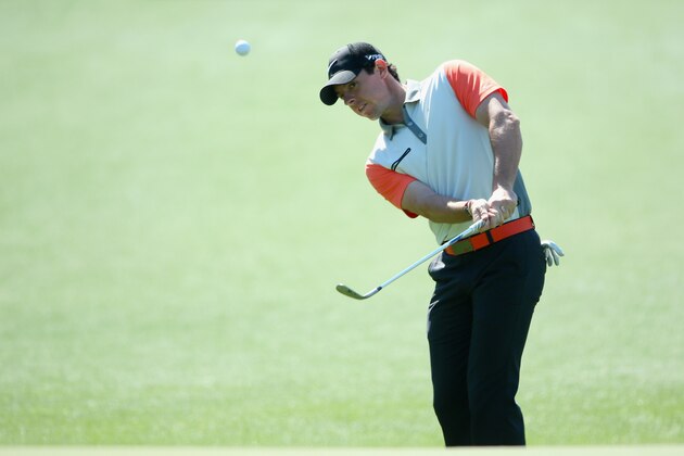 AUGUSTA, GA - APRIL 10:  Rory McIlroy of Northern Ireland pitches to the first green during the first round of the 2014 Masters Tournament at Augusta National Golf Club on April 10, 2014 in Augusta, Georgia.  (Photo by Andrew Redington/Getty Images)