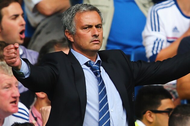 LONDON, ENGLAND - AUGUST 18:  Chelsea manager Jose Mourinho celebrates Frank Lampard's goal during the Barclays Premier League match between Chelsea and Hull City at Stamford Bridge on August 18, 2013 in London, England.  (Photo by Clive Mason/Getty Images)