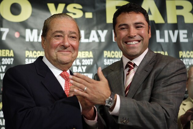 FILE - In this Aug. 10, 2007, file photo, promoters Bob Arum, left, CEO of Top Rank, and Oscar De La Hoya,  president of Golden Boy Promotions, are reunited after Manny Pacquiao and Marco Antonio Barerra's news conference in Beverly Hills, Calif., to announce the upcoming fight in Las Vegas. Arum represents Pacquiao and De La Hoya represents Barrera.   (AP Photo/Kevork Djansezian, File)