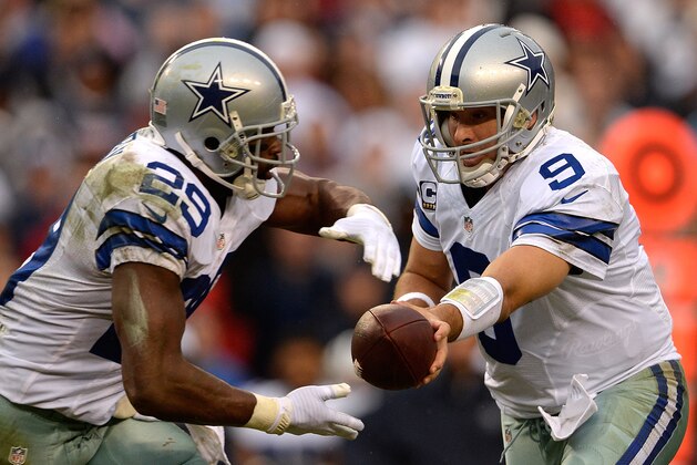 LANDOVER, MD - DECEMBER 22:  Tony Romo #9 of the Dallas Cowboys hands the ball off to DeMarco Murray in the second half during an NFL game against the Washington Redskins at FedExField on December 22, 2013 in Landover, Maryland.  (Photo by Patrick McDermott/Getty Images)