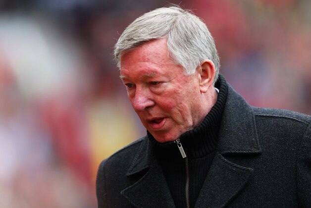 MANCHESTER, ENGLAND - MAY 05: Sir Alex Ferguson, manager of Manchester United walks to his seat prior to the Barclays Premier League match between Manchester United and Chelsea at Old Trafford on May 5, 2013 in Manchester, England.  (Photo by Alex Livesey/Getty Images)